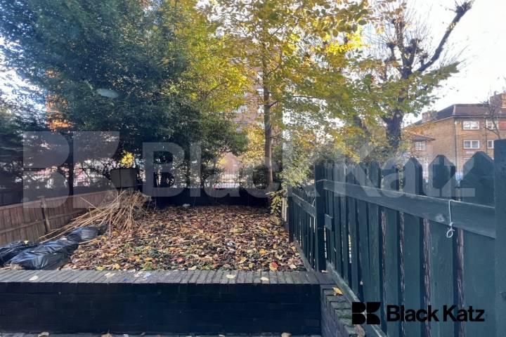 Charming private garden with wooden floors throughout  Cluny Estate , London bridge